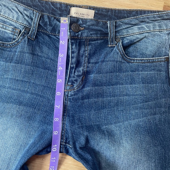 Celebrity Pink Mid-Rise Raw Hem Crop Jeans Size 11 / 30 in Excellent Condition - Picture 9 of 13